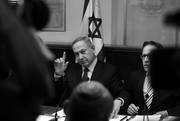 Benjamin Netanyahu preside la reunión semanal del gabinete en Jerusalén, ayer. Foto: Dan Bality, Afp