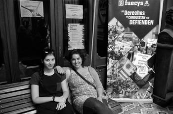 Sofía Malán y Tamara García, en el local de FUECYS. Foto: Pablo Vignali Sofía Malán y Tamara García, en el local de FUECYS. Foto: Pablo Vignali