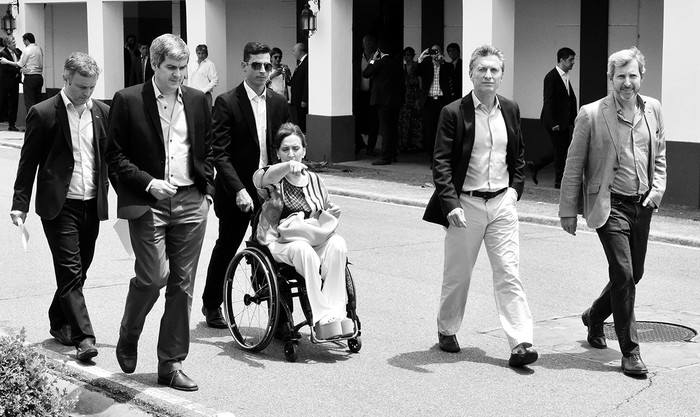Rogelio Frigerio, ministro del Interior, Gabriela Michetti, vicepresidenta, Mauricio Macri, presidente argentino y Marcos Peña, jefe de Gabinete, el sábado en la residencia presidencial de Olivos, Buenos Aires. Foto: s/d de Autor, Presidencia de Argentina
