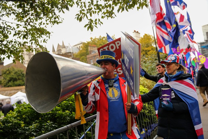 Un activista anti-Brexit manifiesta, ayer, en el centro de Londres.
 · Foto: Isabel Infantes, AFP