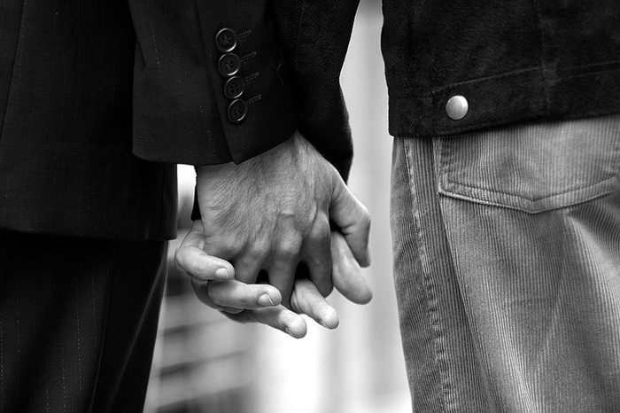 Pareja gay en la peatonal Sarandí, Montevideo. (archivo, mayo de 2010) · Foto: Iván Franco