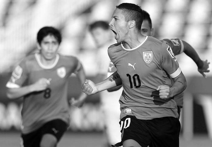 Kevin Méndez tras convertir en el partido ante Nueva Zelanda por el Mundial sub 17, en el estadio Emiratos de Ras al Khaimah. · Foto:  Karim Sahib, Afp