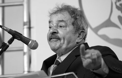 Luiz Inácio Lula da Silva participa en la celebración de la Semana de Negro, el lunes en San Pablo, Brasil. Foto: Adriana Spaca, Afp