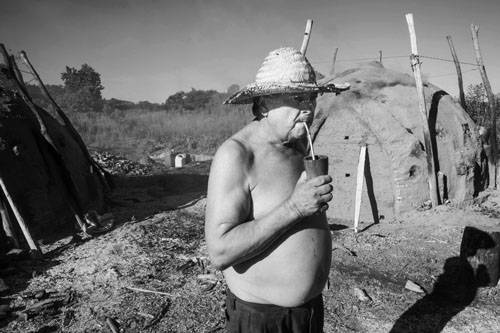 Campesino paraguayo. Foto: Santi Carneri, Efe
