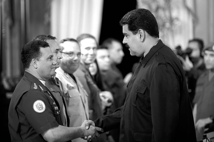 Nicolás Maduro, presidente de Venezuela, y Gustavo González López, nuevo ministro de Interior, Justicia y Paz, el lunes, en Caracas (Venezuela). Foto: Prensa Miraflores, s/d de autor