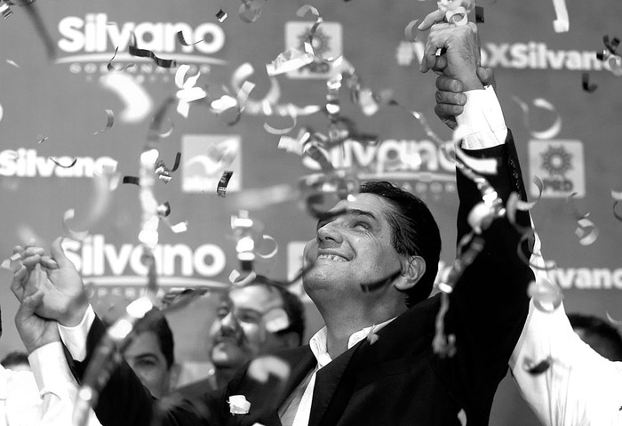 Silvano Aureoles, candidato por el Partido de la Revolución Democrática al gobierno del estado mexicano de Michoacán, el domingo, en Morelia (México). Foto: Ulises Ruiz Basurto, Efe