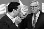 Alexis Tsipras, primer ministro griego (i), y Jean-Claude Juncker, presidente de la Comisión Europea, antes del inicio de una cumbre extraordinaria en la Comisión Europea, ayer, en Bruselas (Bélgica). Foto: Olivier Hoslet