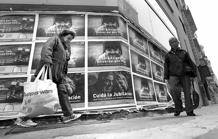 Propaganda electoral, ayer, en el centro de Buenos Aires. Foto: David Fernández, Efe