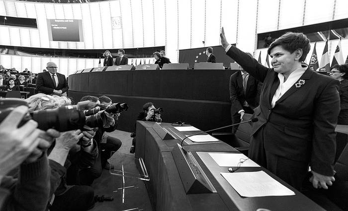 Beata Szydlo, primera ministra polaca, durante la sesión plenaria del Parlamento Europeo,
en Estrasburgo, Francia, el 19 de enero. Foto: Patrick Seeger, Efe