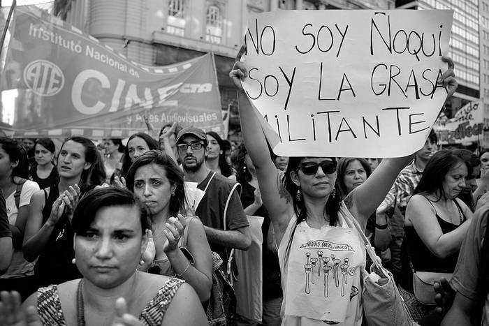 Protestas tras la decisión del gobierno de despedir a miles de funcionarios de la administración pública,
el viernes, en Buenos Aires. Foto: Eitan Abramovich, Afp