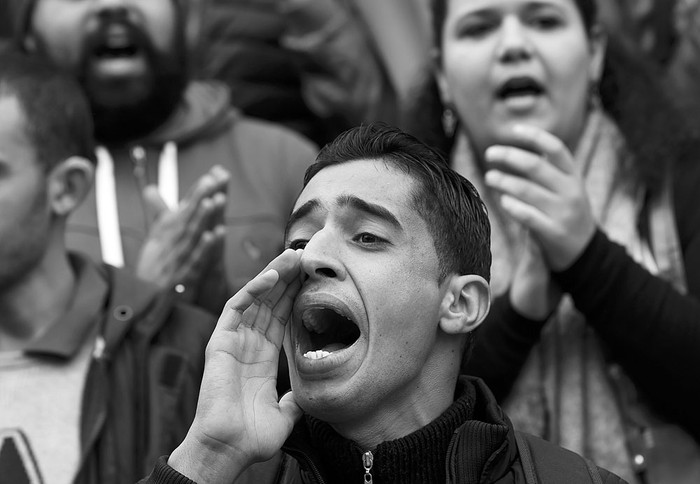 Manifestación contra el gobierno por aumentos de precios, ayer, en Túnez. Foto: Fethi Belaid, AFP