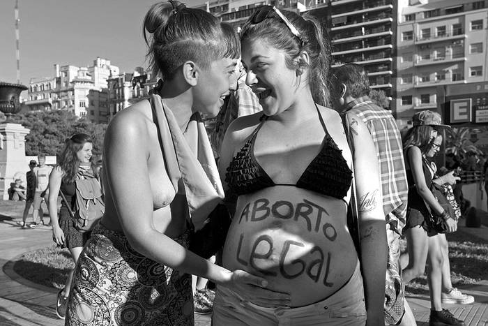 Mujeres reclamando aborto legal, en la manifestación del Día Internacional de la Mujer, el 8 de marzo, en Buenos Aires. Foto: Juan Mabromata, AFP