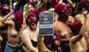 Estudiantes protestan contra la educación sexista y la lentitud en el progreso de la reforma educativa, el 16 de mayo, en Santiago de Chile.
foto: martín bernetti, afp · Foto: Martín Bernetti Estudiantes protestan contra la educación sexista y la lentitud en el progreso de la reforma educativa, el 16 de mayo, en Santiago de Chile.
foto: martín bernetti, afp · Foto: Martín Bernetti