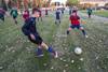 Entrenamiento del equipo sub 14 del Defensor Sporting, en el marco del programa Gol al Futuro, ayer, en el Comando del Ejército. Entrenamiento del equipo sub 14 del Defensor Sporting, en el marco del programa Gol al Futuro, ayer, en el Comando del Ejército.