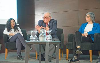 Abigail Puig, integrante del Secretariado Ejecutivo del PIT-CNT; Enrique Iglesias, ex presidente del Banco Interamericano de Desarrollo, y Clarisa Lucciarini, directora de Sinergia Campus. Abigail Puig, integrante del Secretariado Ejecutivo del PIT-CNT; Enrique Iglesias, ex presidente del Banco Interamericano de Desarrollo, y Clarisa Lucciarini, directora de Sinergia Campus.