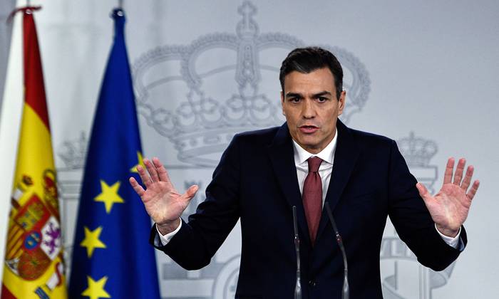Pedro Sánchez, primer ministro español, durante una conferencia de prensa en el palacio de La Moncloa, en Madrid, el 7 de noviembre. · Foto: Óscar del Pozo