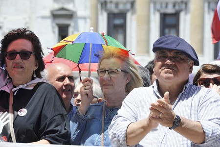 Movilización de “cincuentones”, frente al edificio anexo del Palacio Legislativo (archivo, diciembre de 2017).
· Foto: Federico Gutiérrez Movilización de “cincuentones”, frente al edificio anexo del Palacio Legislativo (archivo, diciembre de 2017).
· Foto: Federico Gutiérrez