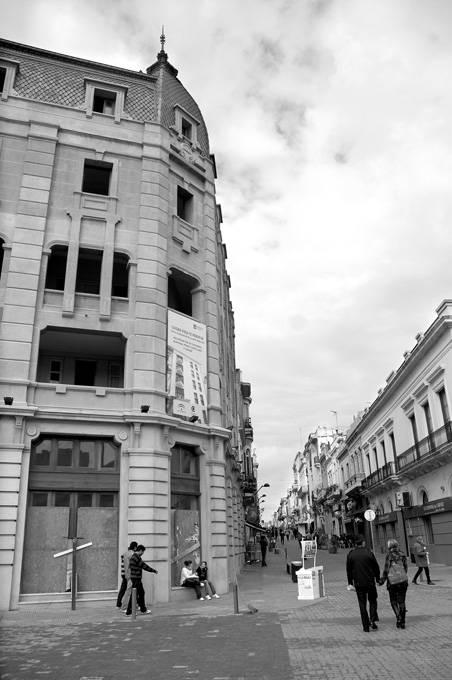 Edificio Jaureguiberri, Ciudad Vieja. (archivo, junio de 2009) · Foto: Pablo Nogueira