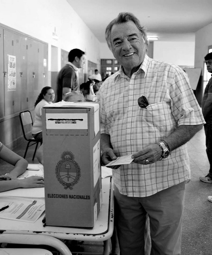 Luis Barrionuevo cuando votaba en las elecciones parlamentarias argentinas, el 27 de octubre de 2013. / Foto: s/d de autor, prensa Luis Barrionuevo