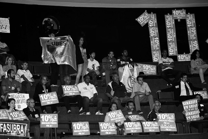  Público durante la votación en la Cámara de Diputados de Brasil, del Plan Nacional de Educación. / Foto: José Cruz, Agência Brasil (archivo, mayo de 2014)