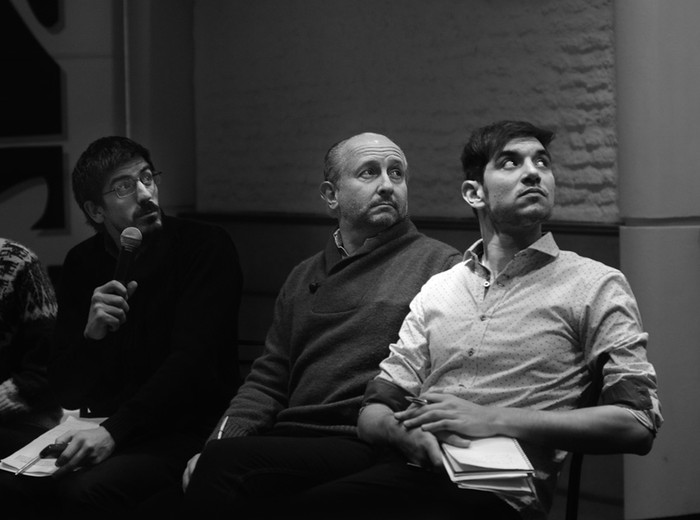 Pablo Ávarez, Pablo da Silveira y Gustavo Robaina, en el panel Aportes para el debate sobre el futuro de la institucionalidad cultural en Uruguay, en la sede de AGADU. / Foto: Alessandro Maradei