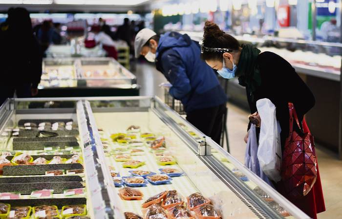 Supermercado en Wuhan, provincia china de Hubei, el 30 de marzo.  · Foto: Noel Celis, AFP