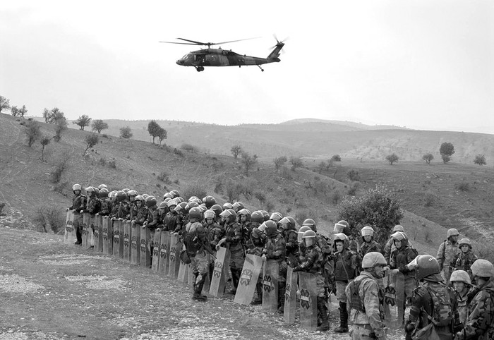 Soldados turcos toman posiciones luego de un choque con militantes del Partido de los Trabajadores del Kurdistán (PKK), cerca de Sirnak.  (archivo, noviembre de 2012) · Foto: Stinger, Afp