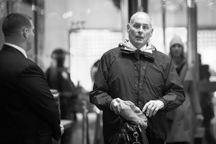 John Kelly en la Torre Trump, el 30 de noviembre. / foto: drew angerer, getty images, afp