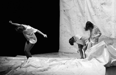 Desde, de Vera Garat, Tamara Gómez y Lucía Valeta. · Foto: Pablo Nogueira Desde, de Vera Garat, Tamara Gómez y Lucía Valeta. · Foto: Pablo Nogueira