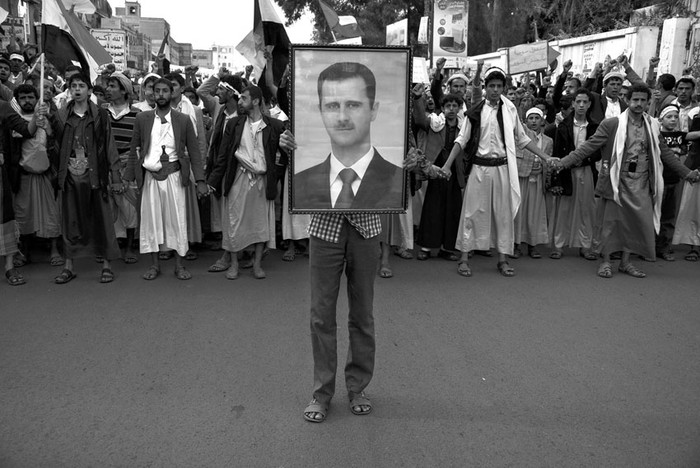 Protesta en Saná, Yemen, contra un posible ataque militar a Siria, el viernes. · Foto:  Yahya Arhab, Efe
