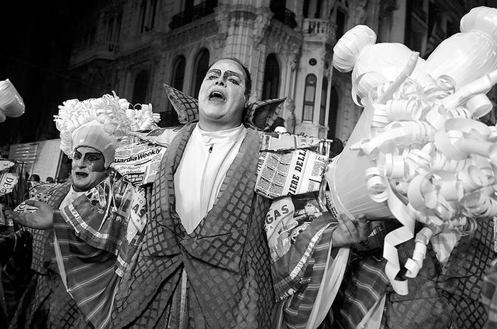 Christian Font, de la murga Diablos Verdes, durante el desfile de Carnaval.  · Foto: Nicolás Celaya