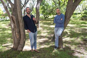 Nicolas Diaz y Marcelo Barreiro en la facultad de Ciencias. · Foto: Alessandro Maradei