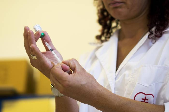 Foto principal del artículo 'MSP adquirió 600.000 dosis de vacuna contra la gripe para esta temporada' · Foto: Pablo Vignali