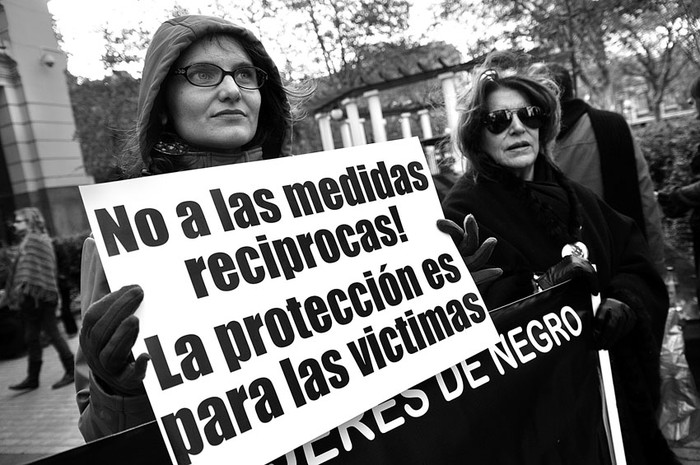 Concentración de Mujeres de Negro, ayer, frente a la Suprema Corte de Justicia. · Foto: Javier Calvelo