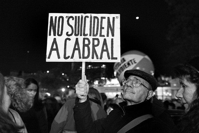 Manifestación en apoyo al juez suplente Luis María Cabral, ayer, en Buenos Aires. Foto: Enrique García Medina, Efe