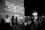 Homenaje y protesta por el asesinato del fotoperiodista Rubén Espinosa, el viernes en Ciudad de México. Foto: Mario Arturo Martínez, EFE  