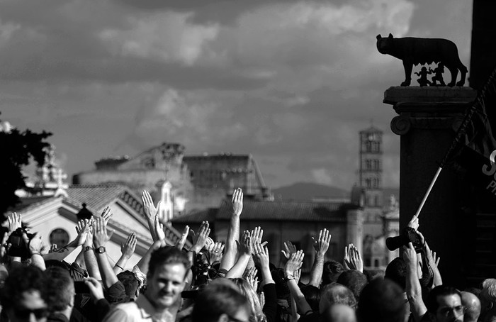 Concentración frente al Ayuntamiento de Roma, el 8 de octubre, para manifestar apoyo al alcalde Ignazio Marino. Foto: Filippo Monteforte, Afp