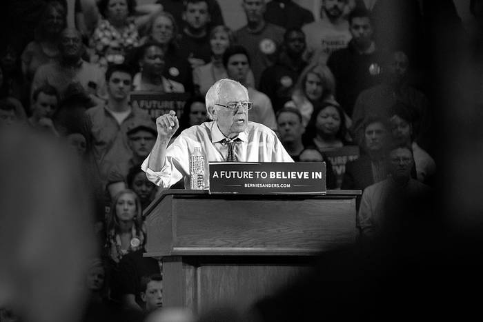 Bernie Sanders, aspirante a la candidatura presidencial demócrata, durante un discurso de campaña,
el lunes, en Massachusetts (Estados Unidos). Foto: Cj Gunther, Efe