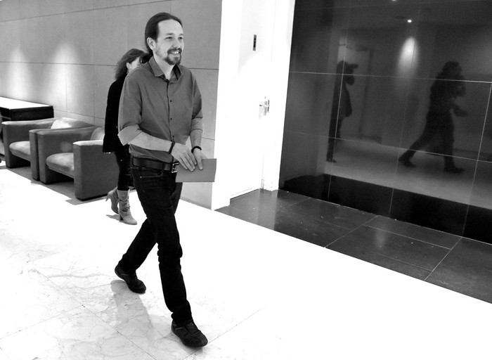 Pablo Iglesias llega a una conferencia de prensa en el Parlamento español en Madrid, el martes. Foto: Gérard Julien, Afp