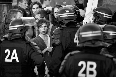 Manifestación contra la reforma laboral del gobierno, ayer, en París. Foto: Philippe Lopez, Afp Manifestación contra la reforma laboral del gobierno, ayer, en París. Foto: Philippe Lopez, Afp