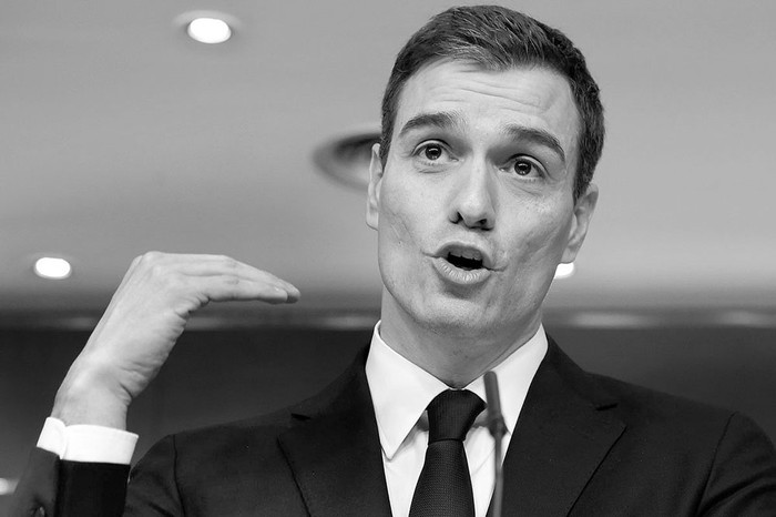 Pedro Sánchez durante una conferencia de prensa en el Parlamento español. Foto: Javier Soriano, AFP (archivo, enero de 2016)