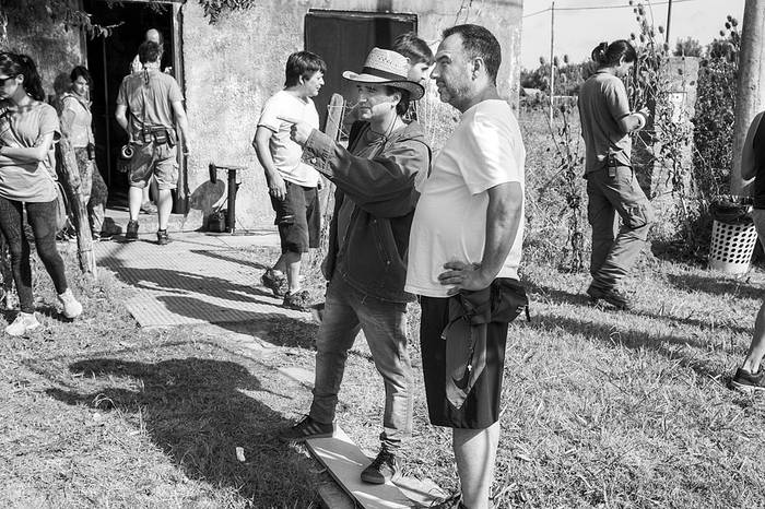 Daniel Hendler (c) e Israel Adrián Caetano (d), durante el rodaje de El otro hermano. Foto: Nora Lezano