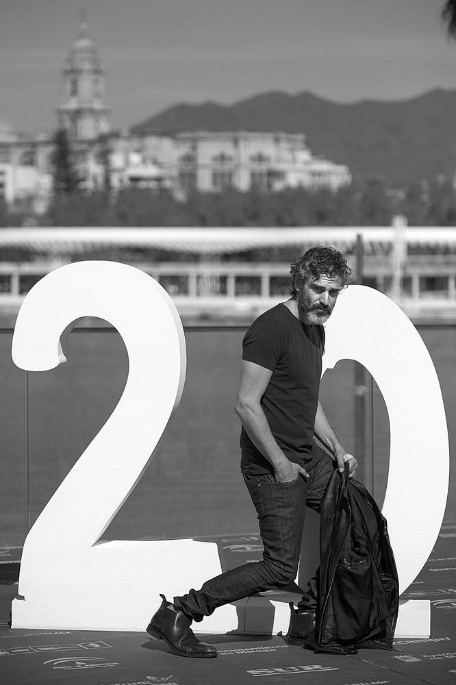 Leonardo Sbaraglia posa tras la proyección de la película El otro hermano en el XX Festival Internacional de Cine de Málaga. Foto: Jorge Guerrero, AFP