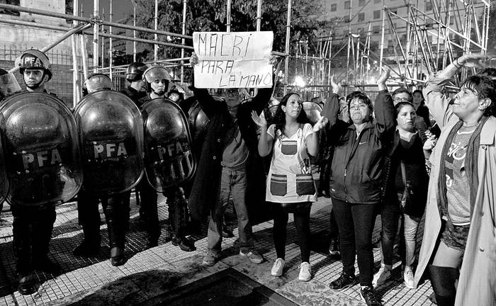 Concentración de docentes frente al Congreso, el domingo, en Buenos Aires. Foto: Alejandro Pagni, AFP
