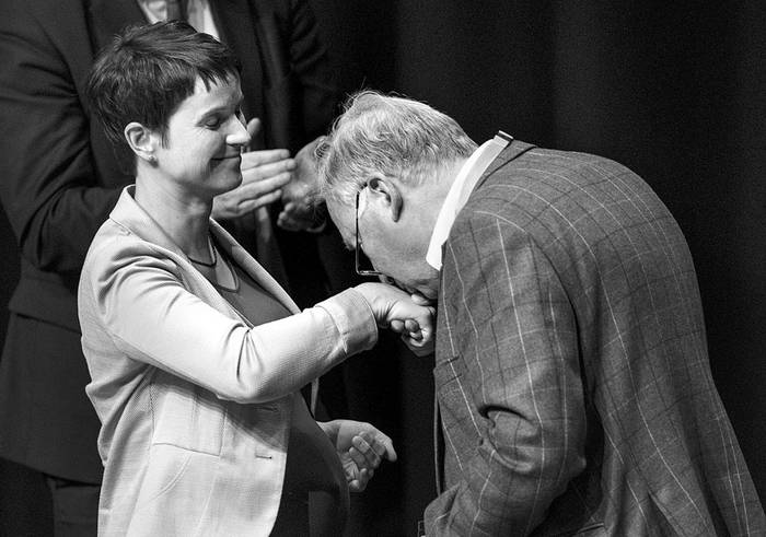 Frauke Petry y Alexander Gauland, de Alternativa para Alemania, ayer, en Colonia, Alemania. Foto: Odd Andersen, AFP