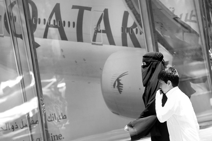 Sucursal de Qatar Airways, en la capital saudita, Riyad, después de la suspensión de todos los vuelos a Arabia Saudita. Foto: Fayez Nureldine, AFP