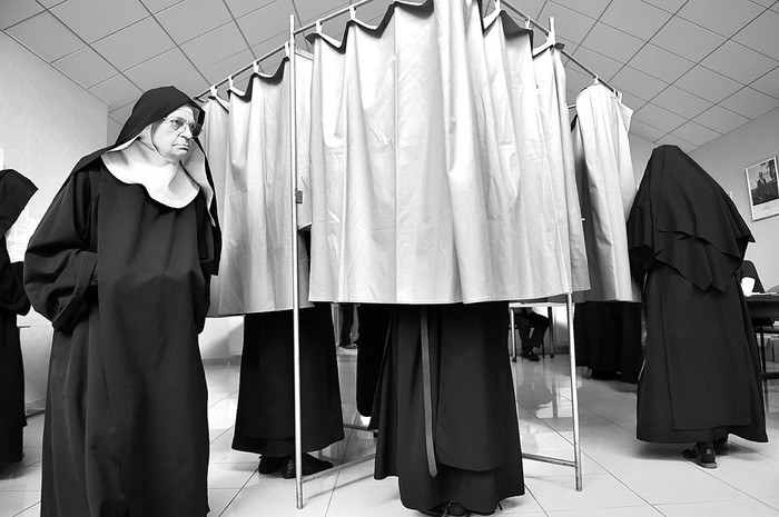 Centro de votación en la primera vuelta de las elecciones legislativas en Solesmes, noroeste de Francia. Foto: Jean-François Monier, AFP