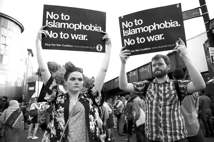 Manifestantes durante una vigilia, cerca del lugar del ataque, ayer, en Finsbury Park, al norte de Londres. Foto: Isabel Infantes, AFP