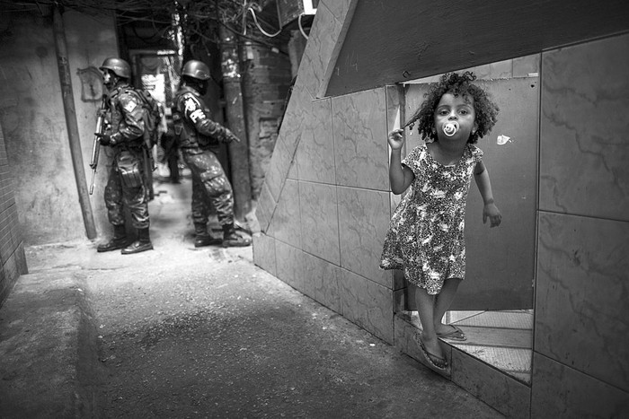 Policía militar del Ejército brasileño en la favela de Rocinha, en Río de Janeiro. Foto: Mauro Pimentel, AFP