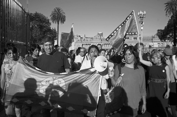 Manifestación en protesta por el asesinato de Rafael Nahuel, el domingo, en Plaza de Mayo, Buenos Aires. Foto: Daniel Vides, Noticias Argentinas, AFP
